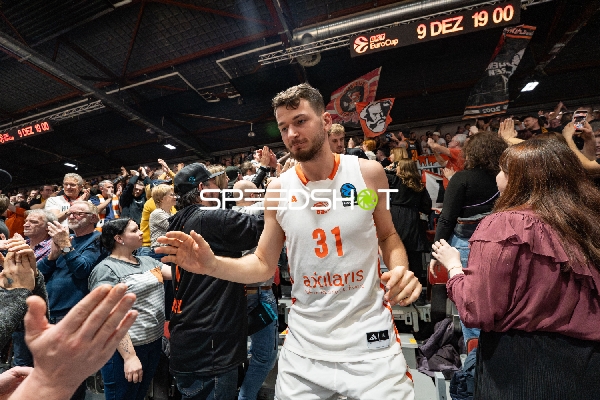 Robbie Beran Jr (31; NINERS Chemnitz) und Julian Steinfeld (21; NINERS Chemnitz) am Spielfeldrand