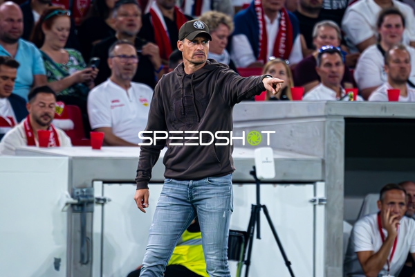 Trainer an der Seitenlinie