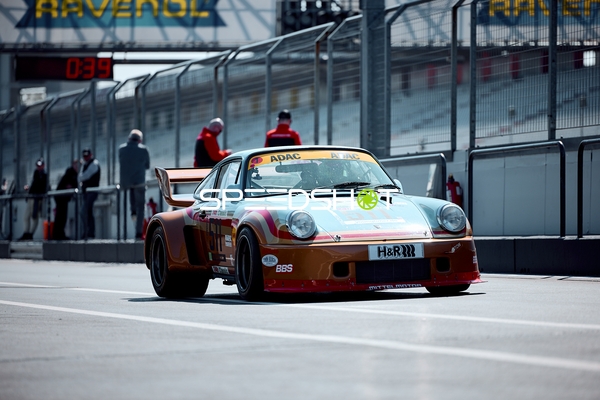 Oldtimer mit Nummer 39 auf der Rennstrecke