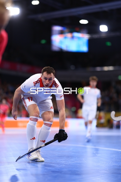 Patryk PAWLAK (17; Polen) mit Ball