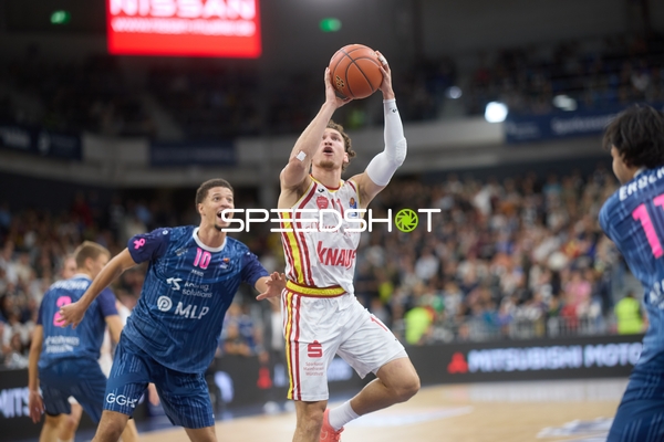 Samuell Williamson (10; MLP Academics Heidelberg) wirft