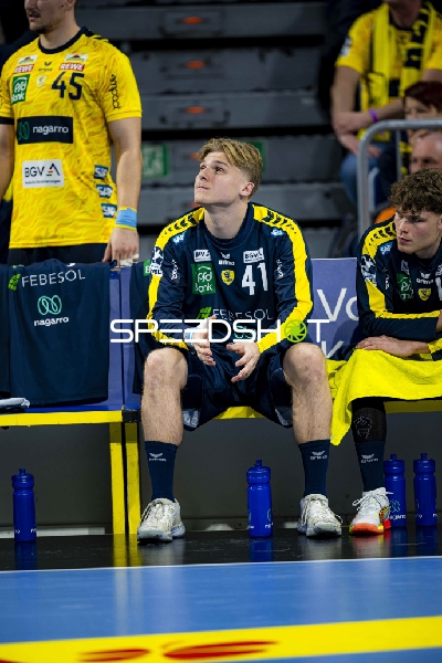 Elias Cidudad-Benitez (41; Rhein Neckar Löwen) und Halil Jaganjac (45; Rhein Neckar Löwen) auf der Bank