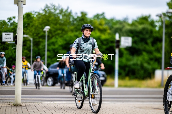 Fahrradfahrerin unterwegs