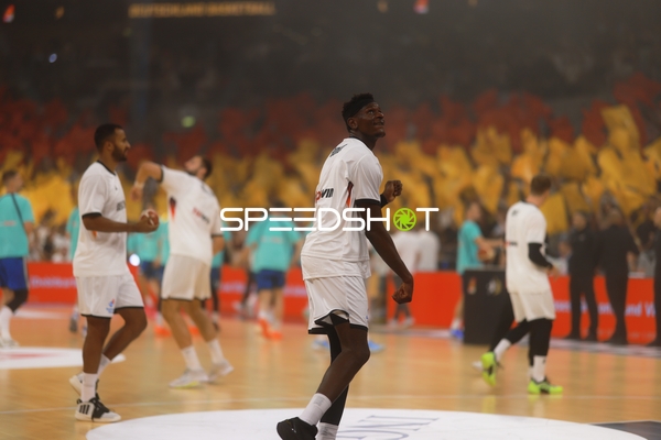 Spieler wärmen sich auf