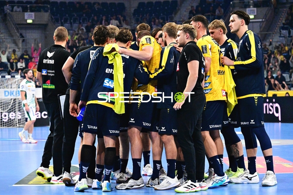 Rhein-Neckar Löwen bilden Gruppen-Huddle in der SAP Arena