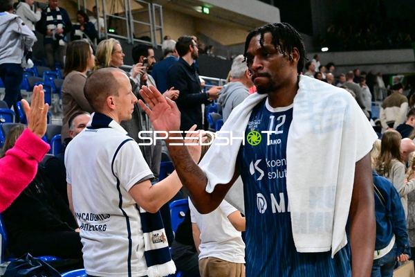 Osun Osunniyi (12; MLP Academics Heidelberg) jubelt