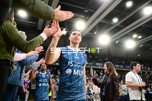 Szene mit Dusan Neskovic (7; MLP Academics Heidelberg) und Eric Reed Jr. (43; MLP Academics Heidelberg)