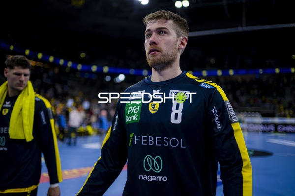 Spieler Sebastian Heymann (13; Rhein Neckar Löwen) und Tim Nothdurft (28; Rhein Neckar Löwen) auf dem Spielfeld