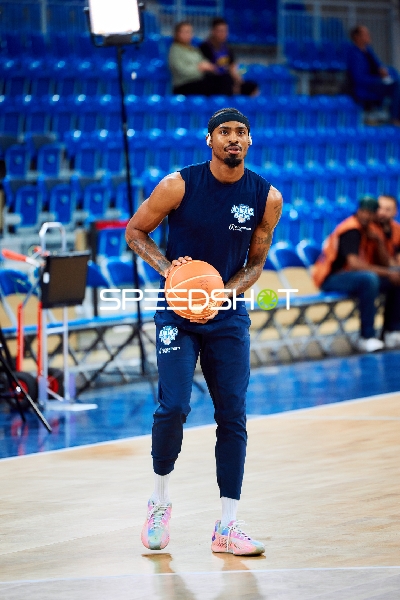 Michael Weathers (20; MLP Academics Heidelberg) in Position