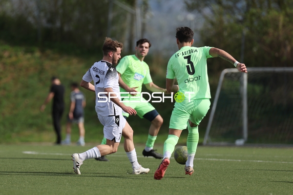 Dribbling zwischen FV Fortuna Heddesheim und FC-Astoria Walldorf II