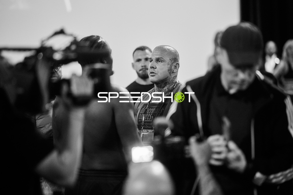 Ringside-Zone Face-Off