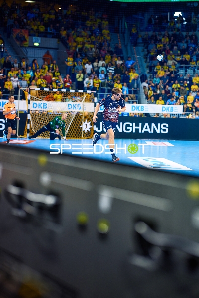 Spieler von SG Flensburg Handewitt in Angriffsbewegung.