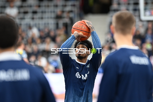 Michael Weathers (20; MLP Academics Heidelberg) beim Wurf