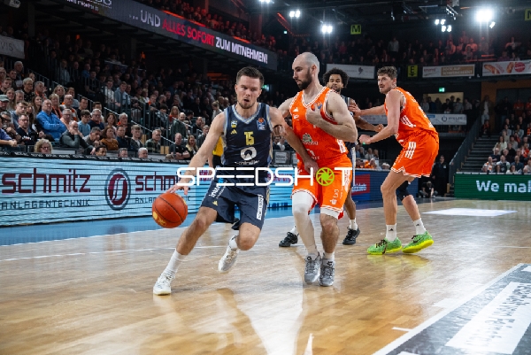 Spielaktion mit Martin Hermannsson (15; Alba Berlin) und Tommy Kuhse (12; Rasta Vechta)