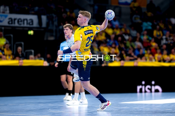 Haukur Thrastarson (25; Rhein Neckar Löwen) wirft