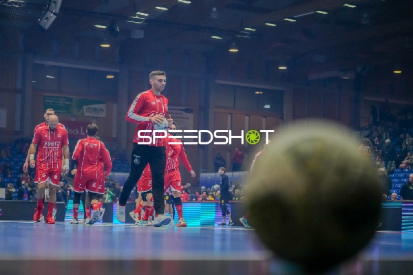 Florian Drosten (18; MT Melsungen) und Rubén Marchán (2; MT Melsungen) in Szene