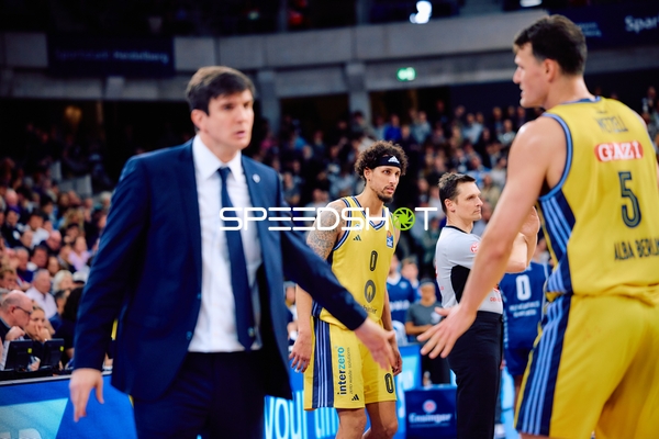 Diskussion zwischen Alba Berlin und Schiedsrichter