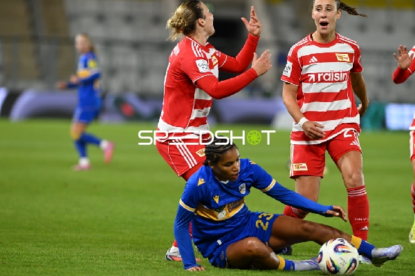 Zweikampf zwischen Anna Weiß (21; 1. FC Union Berlin) und Josephine Bonsu (23; CZJ)