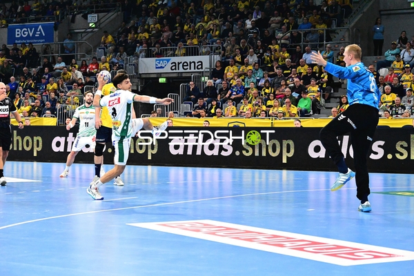 Lukas Binder (11; SC DHfK Leipzig) wirft aufs Tor