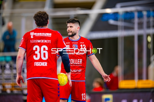 Kommunikation Juan De la Pena (13;SG BBM Bietigheim), Jonathan Fischer (36;SG BBM Bietigheim)