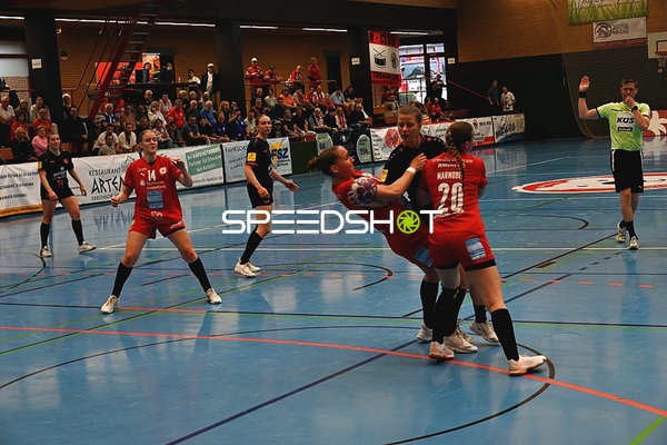 Dynamischer Wurfversuch im Handballspiel