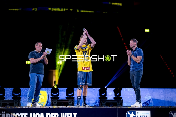 Spieler und Team applaudieren