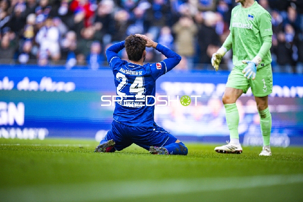 Enttäuschung bei Fabian Schleusener (24; Karlsruher SC)