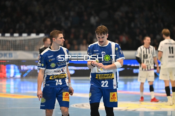 Gespräch zwischen Felix Aellen (22; ThSV Eisenach) und Vincent Büchner (74; ThSV Eisenach)