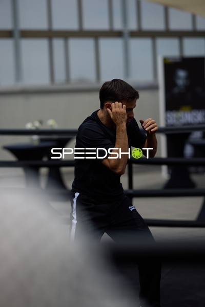 Ringside-Zone Face-Off