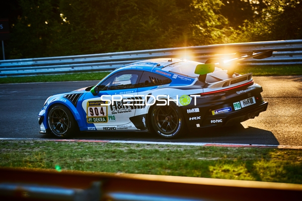 Rennfahrzeug auf der Rennstrecke