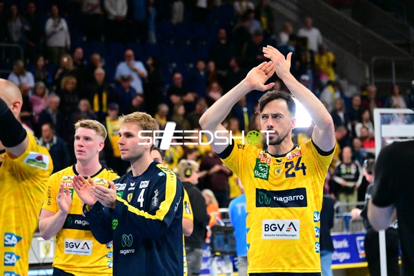 Patrick Groetzki (24; Rhein Neckar Löwen) und Mathias Larson (4; Rhein Neckar Löwen) feiern