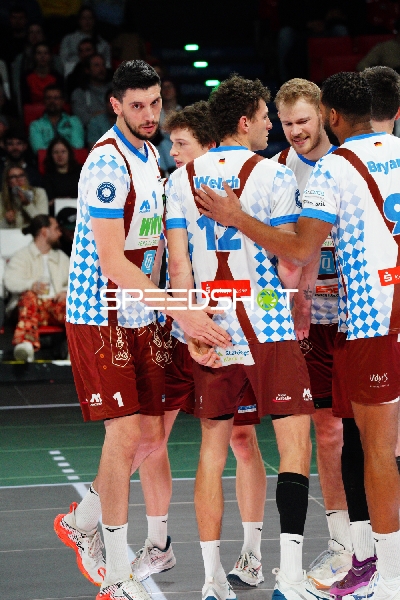 Spielszene mit Djordje Ilic (1; WWK Volleys Herrsching) und Simon Gallas (24; WWK Volleys Herrsching)