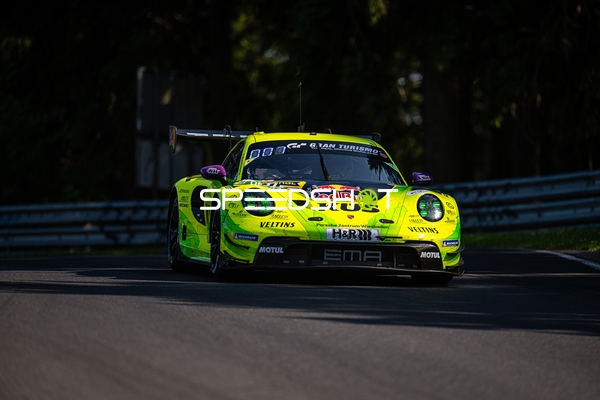 Rennfahrzeug auf der Rennstrecke