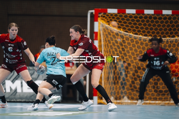 Szene mit Nina Engel (6; HSG Bensheim/Auerbach) und Lena Sophia Degenhardt (8; HSG Bensheim/Auerbach)