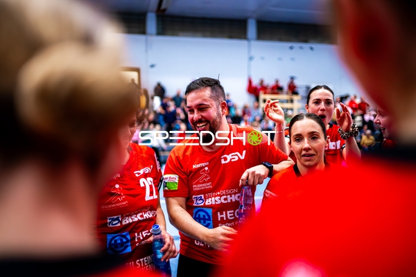 Feiernde Spieler Saskia Fackel (22, SG Schozach-Bottwartal)