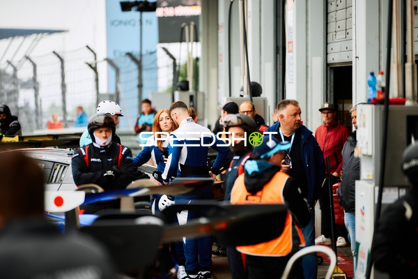 Boxengassenaktivität am Nürburgring