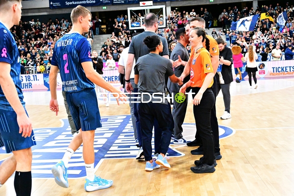 Begrüßung nach dem Spiel