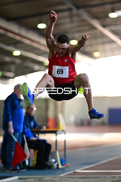 Giese Thomas (69; TV Abenheim) beim Weitsprung