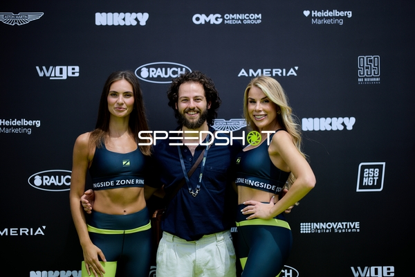 Ringside-Zone Face-Off