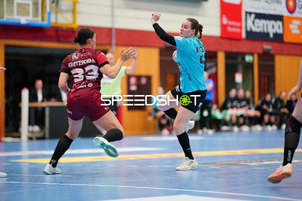 Szene mit Csenge Kuczora (59; Thüringer HC) und Lucie-Marie Kretzschmar (33; HSG Bensheim/Auerbach)