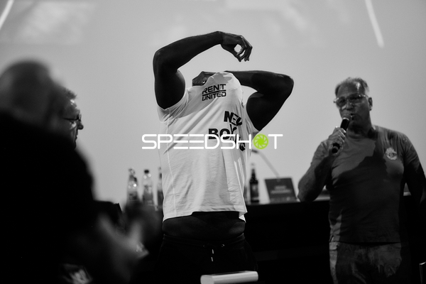 Ringside-Zone Face-Off