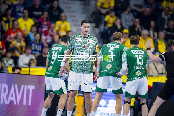 Abwehr von Mijajlo Marsenić (93; Füchse Berlin)