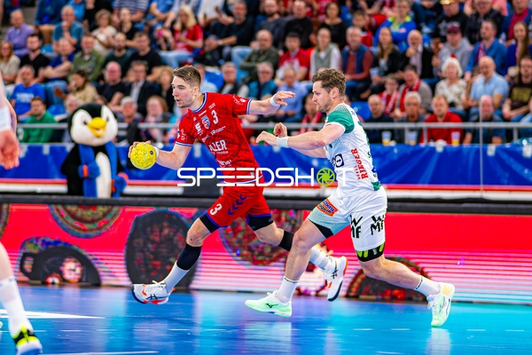 Ballführung Nikola Vlahovic (3;SG BBM Bietigheim), David Schmidt (77;Frisch Auf Göppingen)