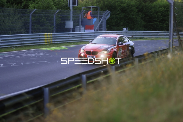 Rennfahrzeug auf der Rennstrecke