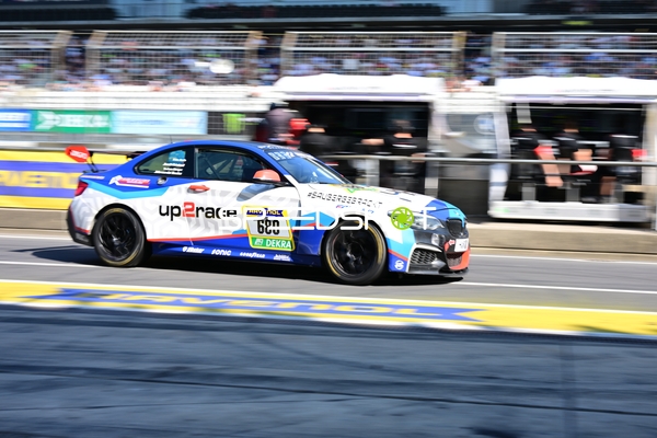 Fahrzeug in der Boxengasse