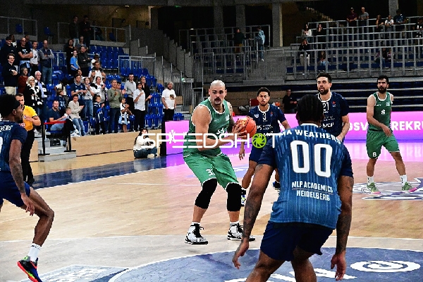 Zweikampf um den Ball