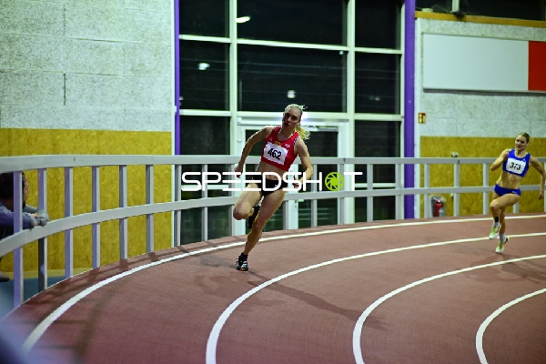 Leichtathletik-Läuferinnen auf der Bahn