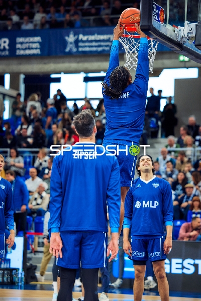 Dunk von Erol Ersek (11, MLP Academics Heidelberg)