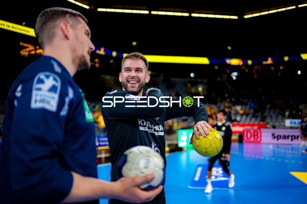 Ballkontrolle durch Miljan Vujovic (16; TVB 1898 Stuttgart)