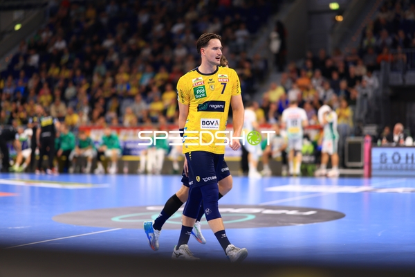 Robert Timmermeister (7; Rhein Neckar Löwen) positioniert sich